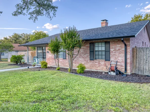 828 SUNNYVALE PL, Uvalde, TX 78801