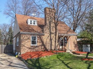 5432 Grove St, Skokie, IL 60077