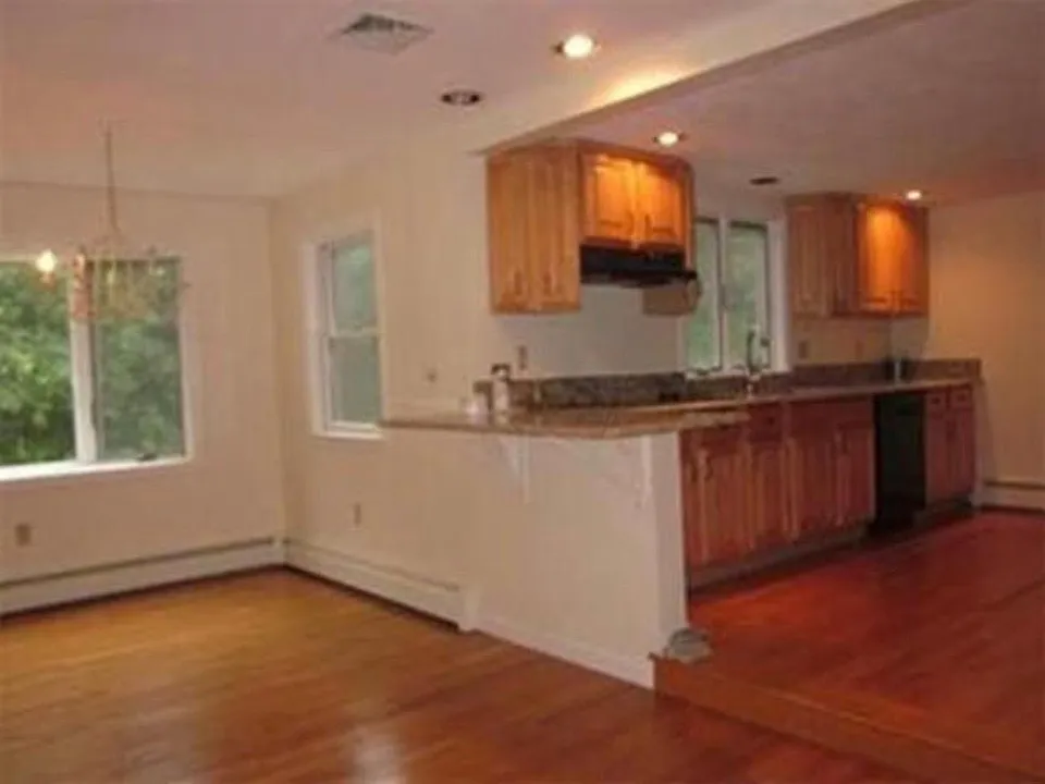 52 Dascomb Rd