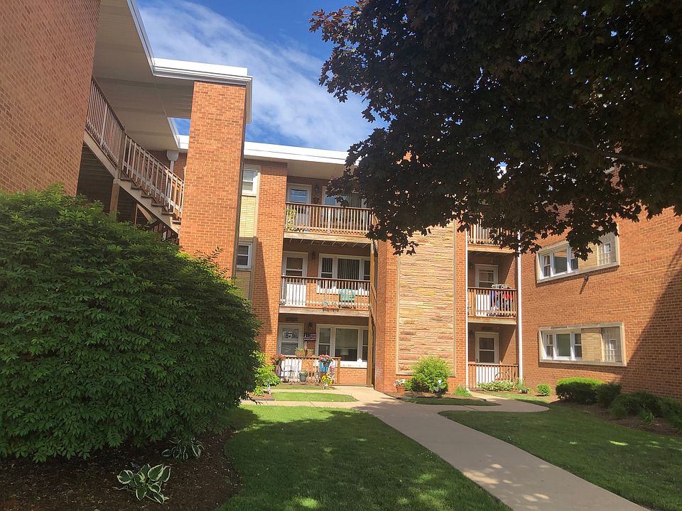 1st image of 6052 N Melvina Ave APT 2