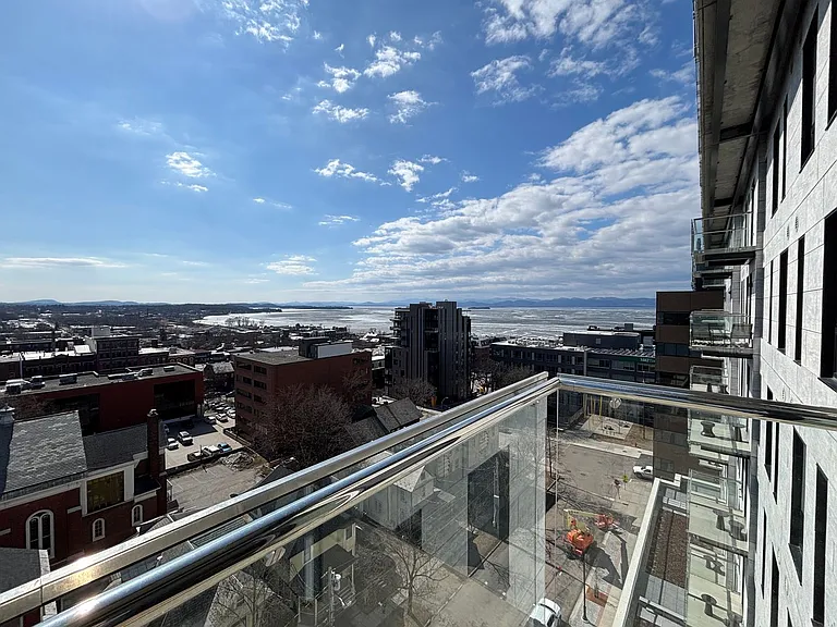 Bank Street Apartments at Burlington Square — Photo 9