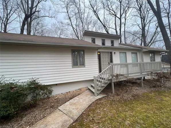 5625 Sweetbriar Rd, Pfafftown, NC 27040