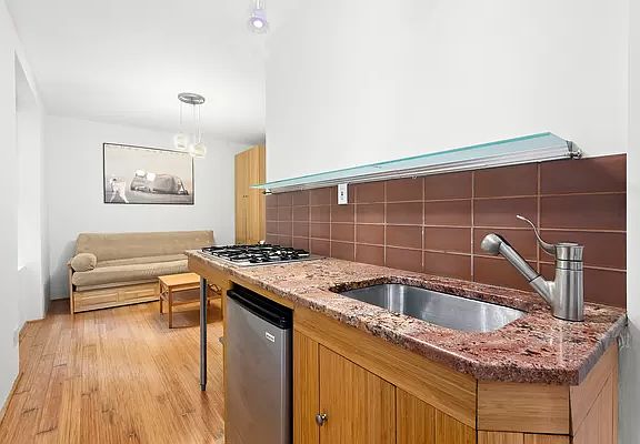 4th image of 149 W 12th St APT 1-3
