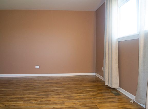5th image of 16971 Leclaire Ave