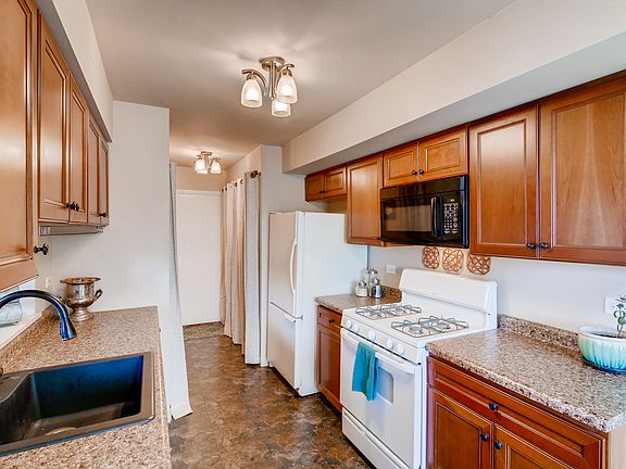 4th image of 239 Acorn Dr