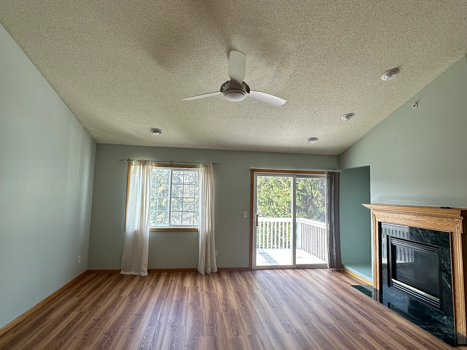 3 bed, 1635 sqft, $2,450 — Photo 3