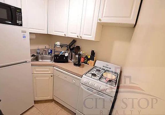 3rd image of 203 W 85th St APT 24