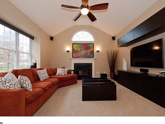 5th image of 75 Ashberry Ln