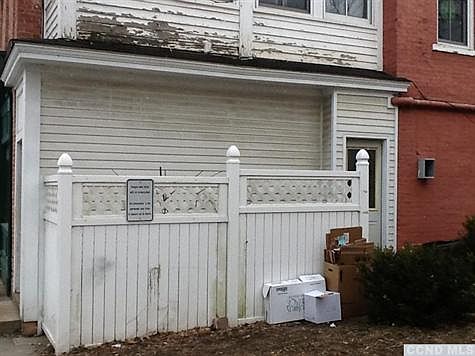 2nd image of 3027 Main St