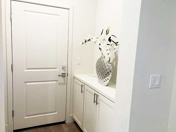 3rd image of 895 De Guigne Dr Unit 1
