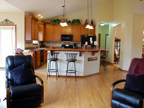 4th image of 1680 Elm Dr