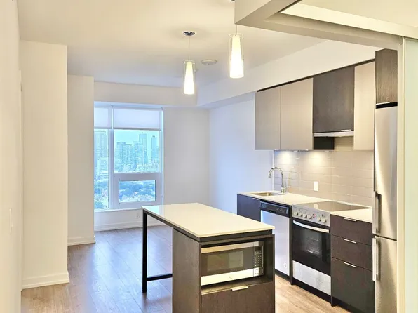 203 College St, Toronto, ON