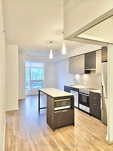 203 College St Photo 1