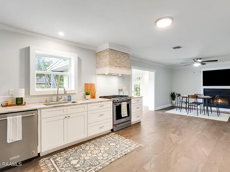 213 Lynn Dr — Photo 13
