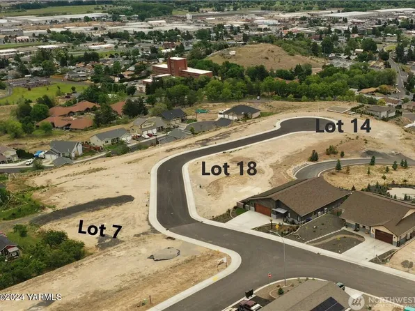 611 Vista Del Sol #7, Selah, WA 98942