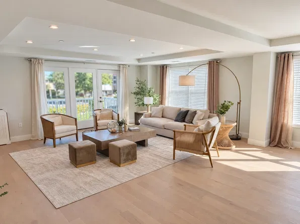 50 Balch St Unit 212, Beverly, MA 01915