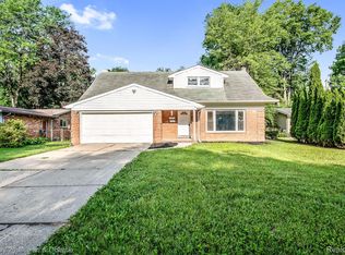20370 Brookshire St, Southfield, MI 48076
