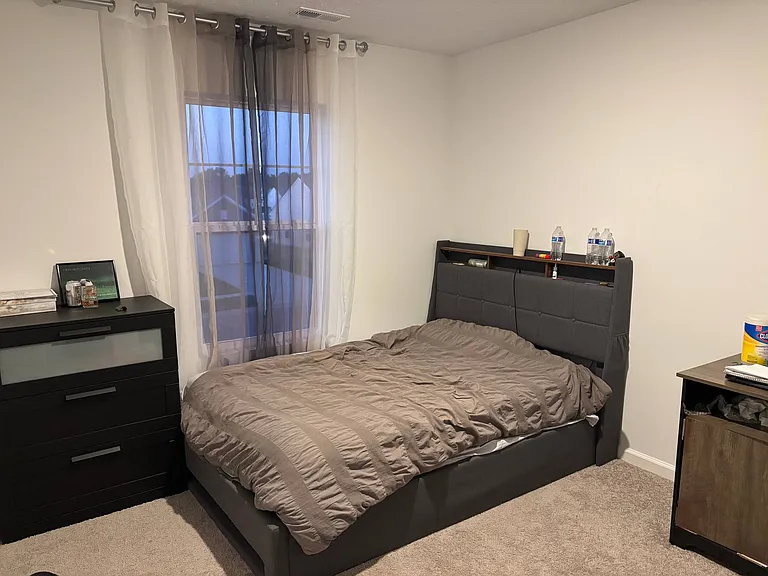 1035 Grandin Pond Dr — Photo 10