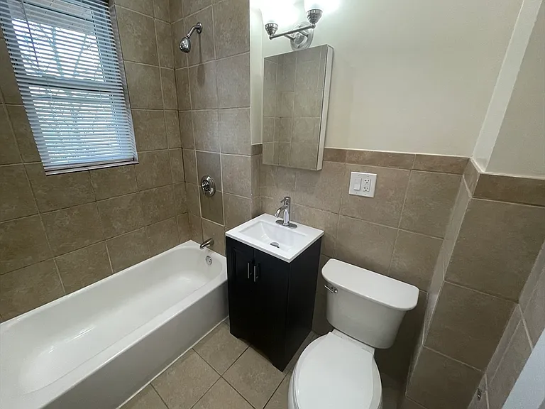 480 Harvard St #3 — Photo 4