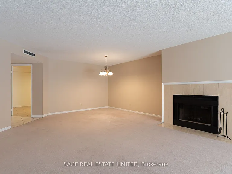 25 George St S #302 — Photo 17