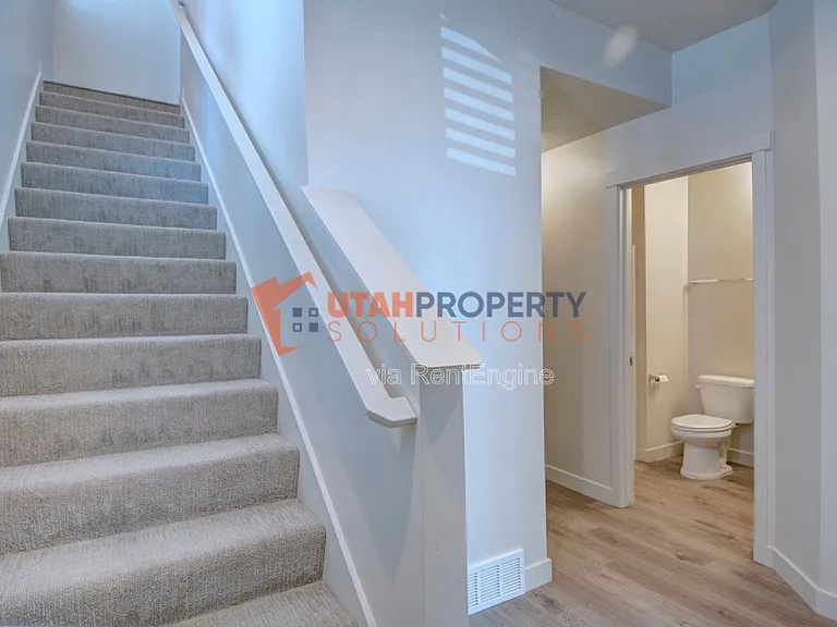 1025 W 400 S — Photo 6