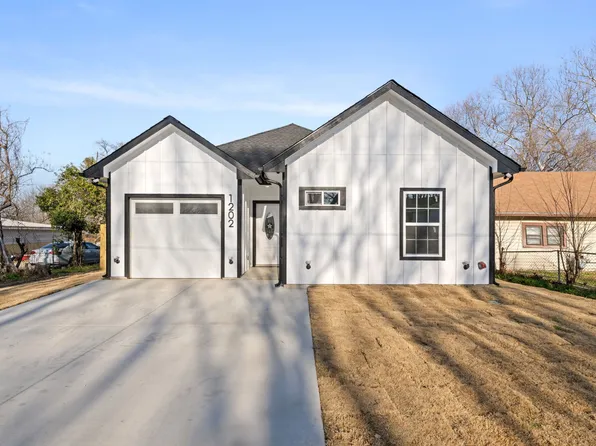 1202 N Breckenridge St, Ennis, TX 75119