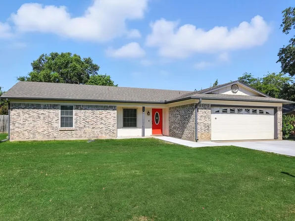 1028 Bryant St, Benbrook, TX 76126