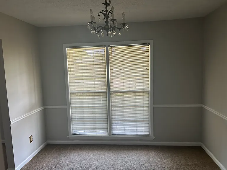 1810 Spring Valley Dr — Photo 4