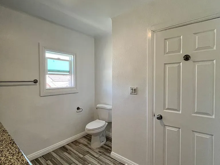 4172 S Hobart Blvd — Photo 10