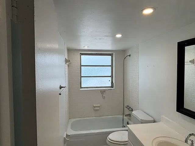 1701 NW 46th Ave #207 — Photo 6