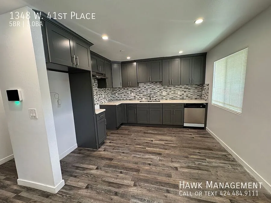 Spacious 5 Bed | 5 Bath Home in Vibrant South LA — Photo 4