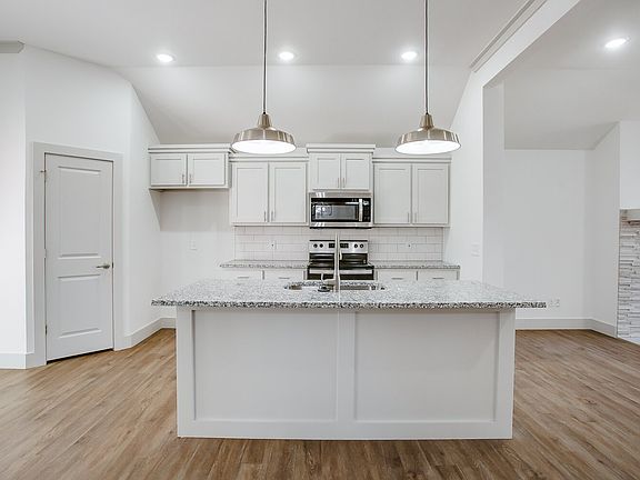 5th image of 811 N 4th St