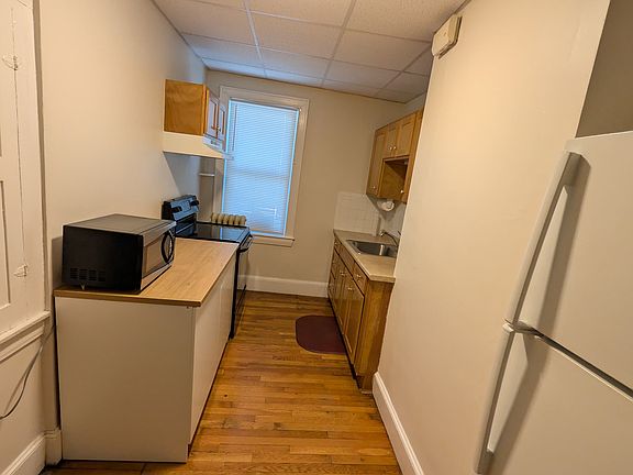 5th image of 170 Oakside Ave #1