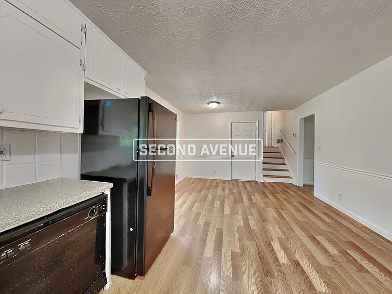 1406 High Meadow Dr — Photo 3