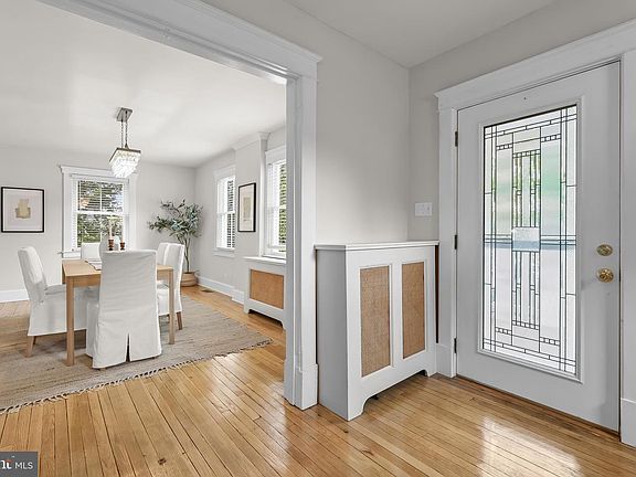 5th image of 923 Arran Rd
