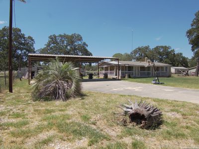 118 Flores Oaks, Floresville, TX, 78114