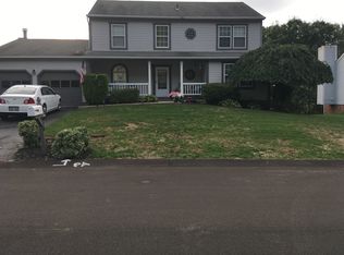 818 Windgap Dr, Cranberry Township, PA 16066