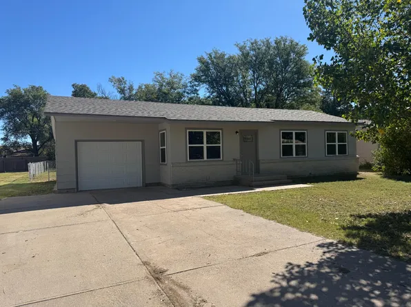 1102 S Jefferson St, Hugoton, KS 67951