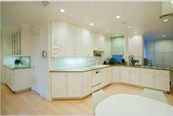 Sold by Avenue Real Estate | media 7