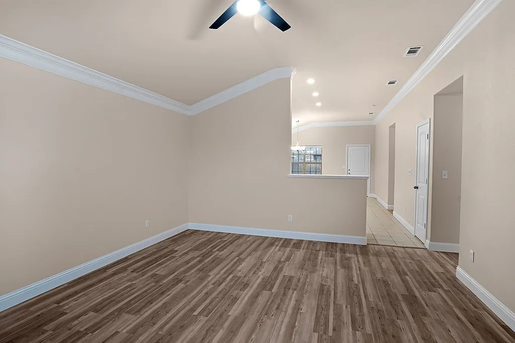 3 bed, 2.0 bath, 1480 sqft, $2,500 — Photo 3