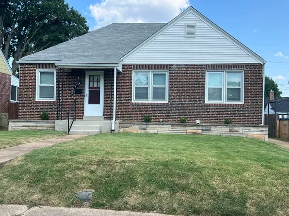 8716 Charlton Ln, Saint Louis, MO 63123