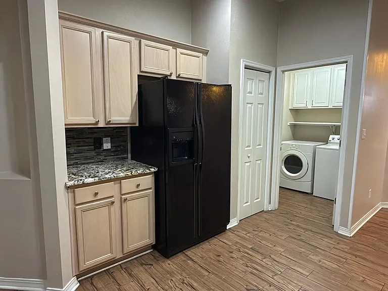 9812 Kings Pointe Dr — Photo 15