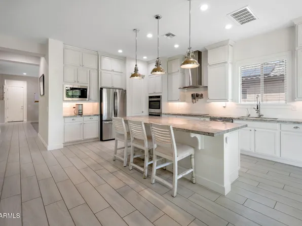 2850 E BELLERIVE Drive, Gilbert, AZ 85298