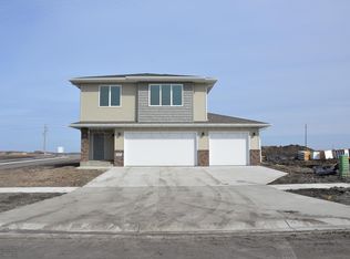 86 6th St, Horace, ND 58047