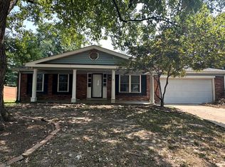 1400 Sunview Dr, Saint Louis, MO 63146