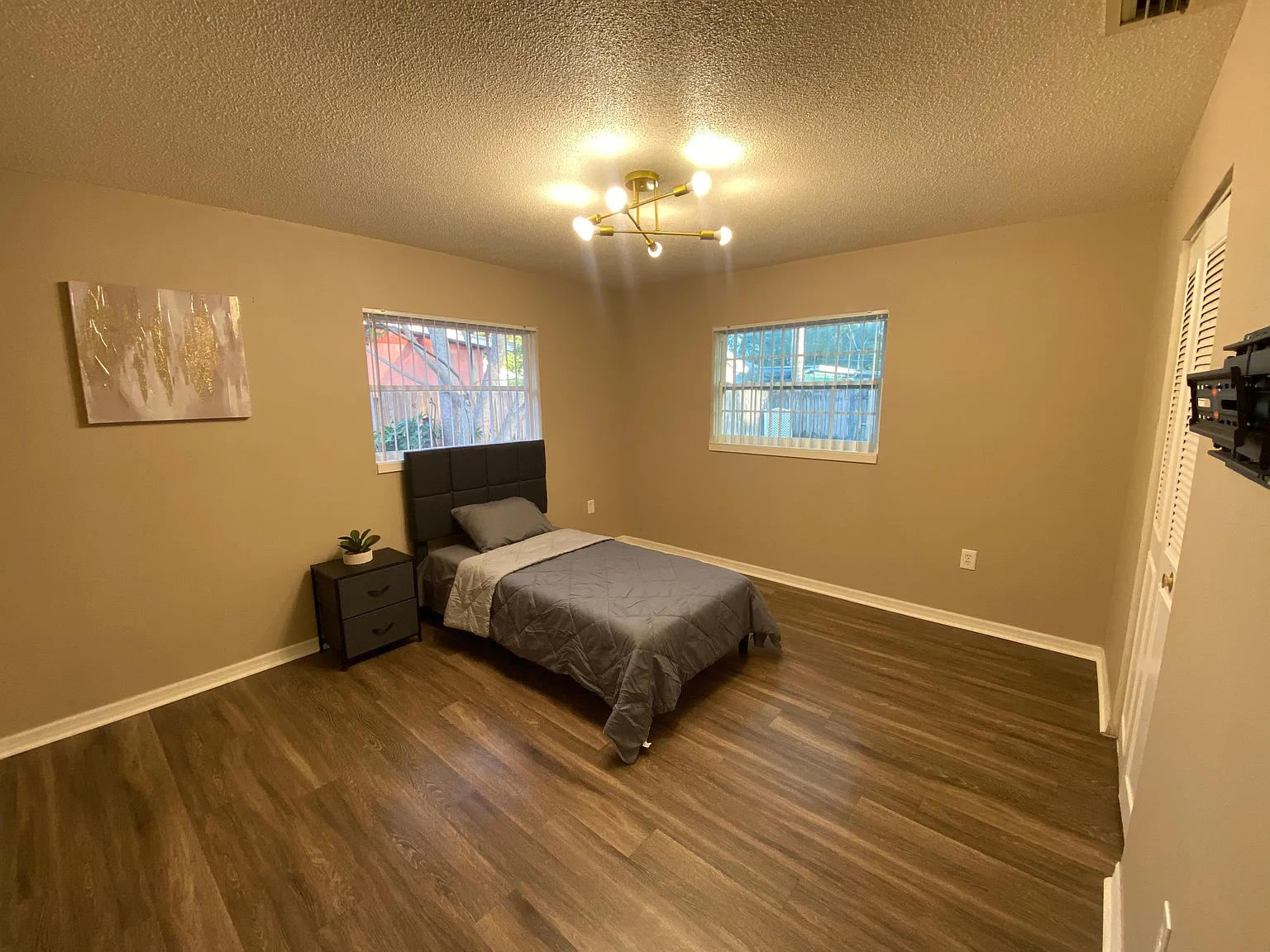 604 Glad Rd — Photo 4
