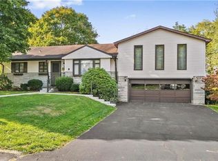 2 Columbus Dr, Monessen, PA