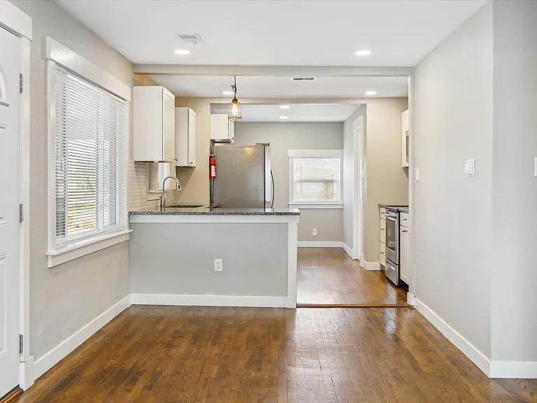2060 S Irving St — Photo 6
