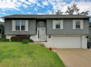 48 Clive Dr NW, Cedar Rapids, IA 52405