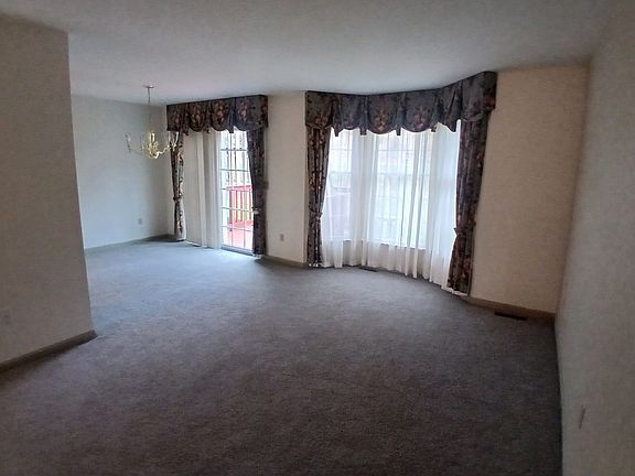 4th image of 105 Hiddenwood Dr